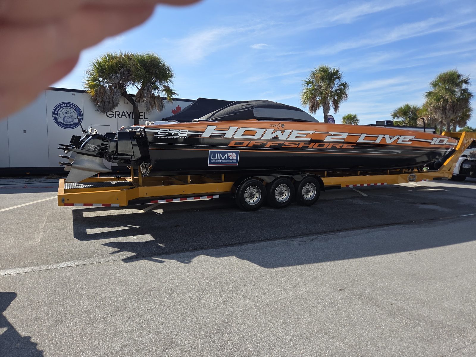 Howe 2 Live Offshore, UIM decal on the deck