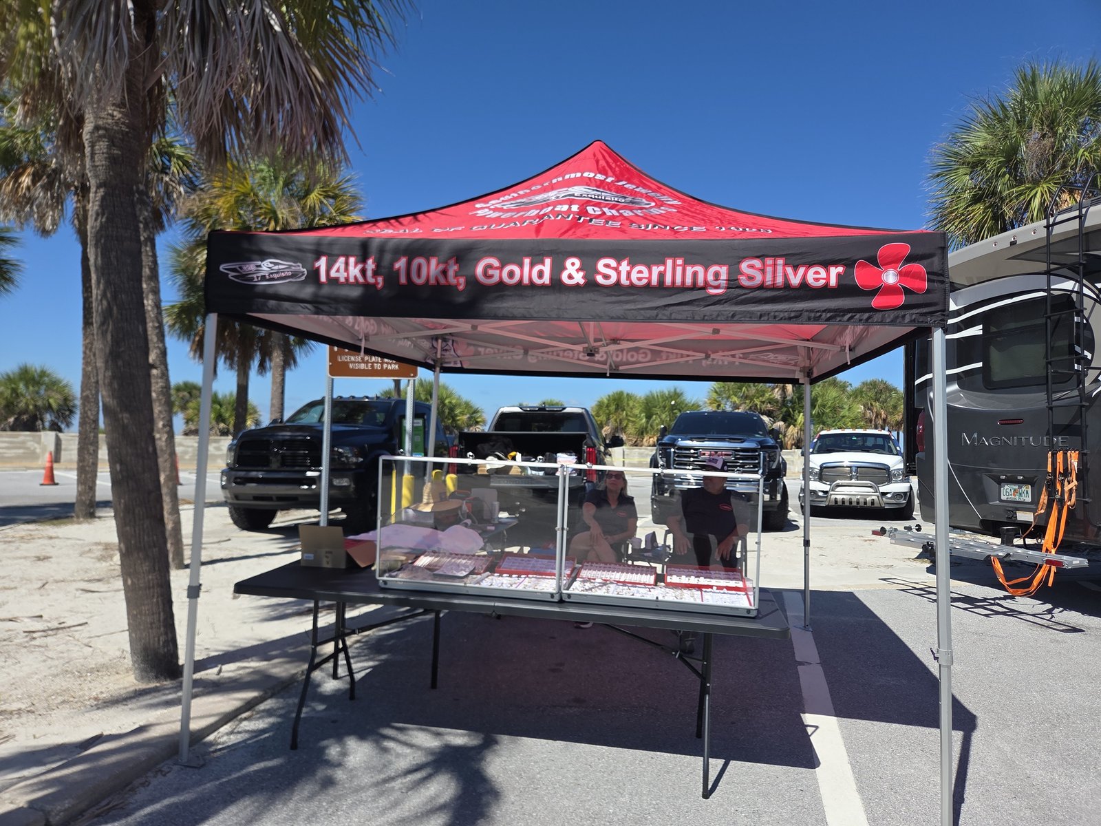 Wide shot of the Robert Garcia Jewelry 14kt, 10kt, Gold and Sterling Silver tent at Clearwater
