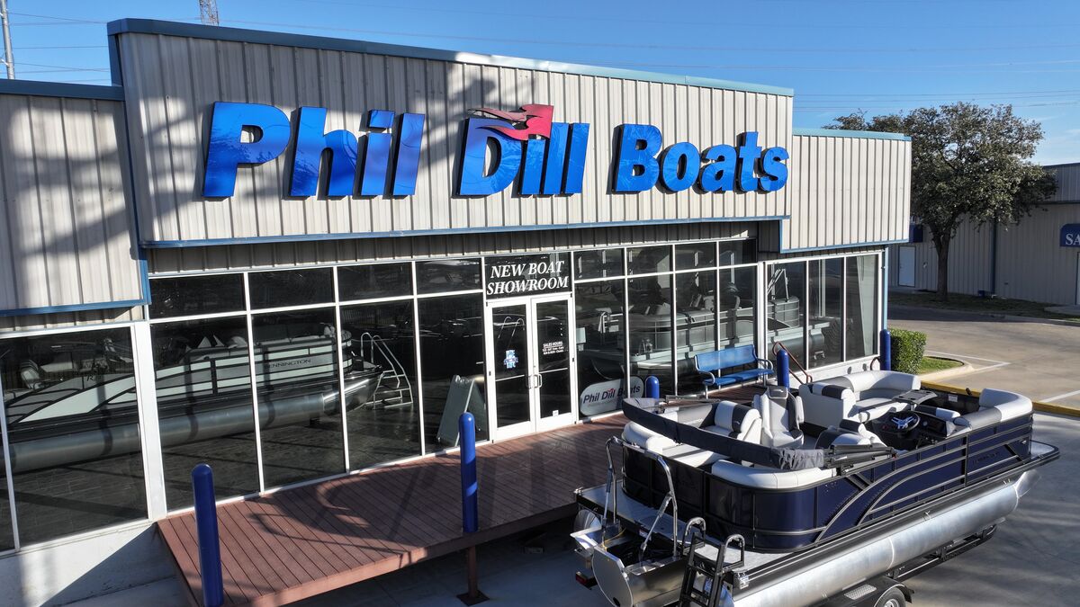 Marine Dealer Sales Tools: Free CRMs, Directory Profiles, Cross-Industry Partnerships, and a Punch List Every Rep Should Own