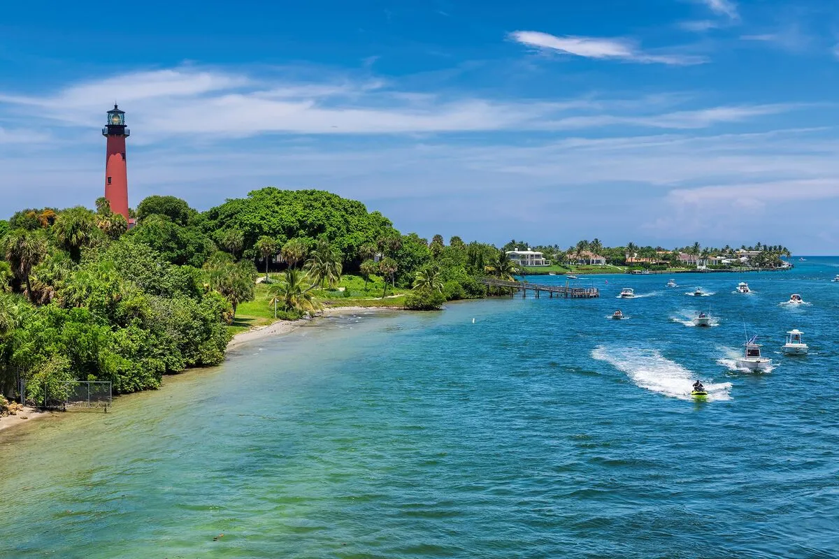Boats at Jupiter Sandbar near the Jupiter Inlet Lighthouse in Florida