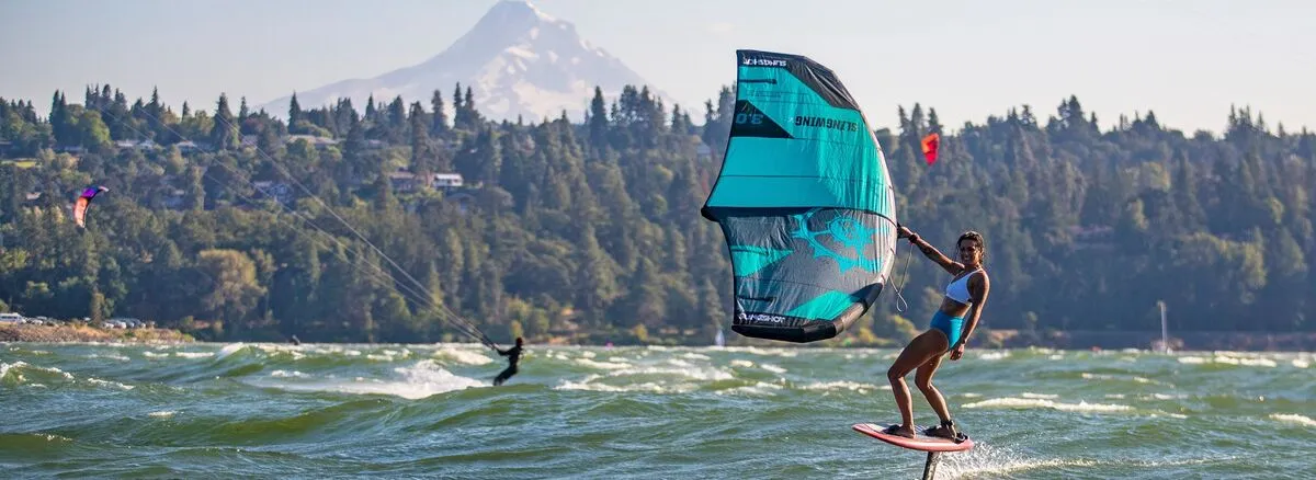 Windsurfers and boats in the Columbia River Gorge between Oregon and Washington